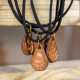 Collier pendentif en cuir patte arrière d'ours