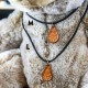 Collier pendentif en cuir patte arrière d'ours