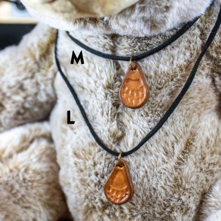 Collier pendentif en cuir patte avant d'ours